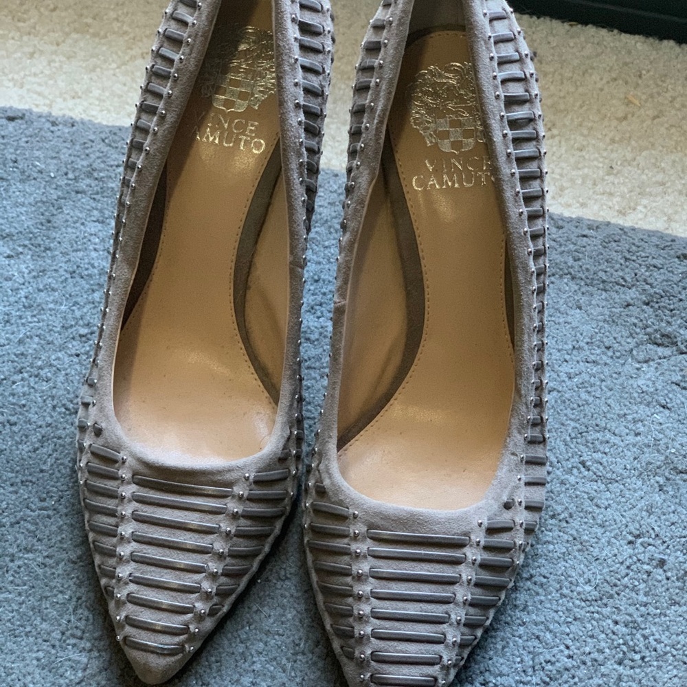 High heel pumps